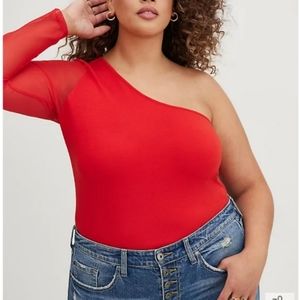 ✨NWT✨Final Price Torrid one shoulder top in red